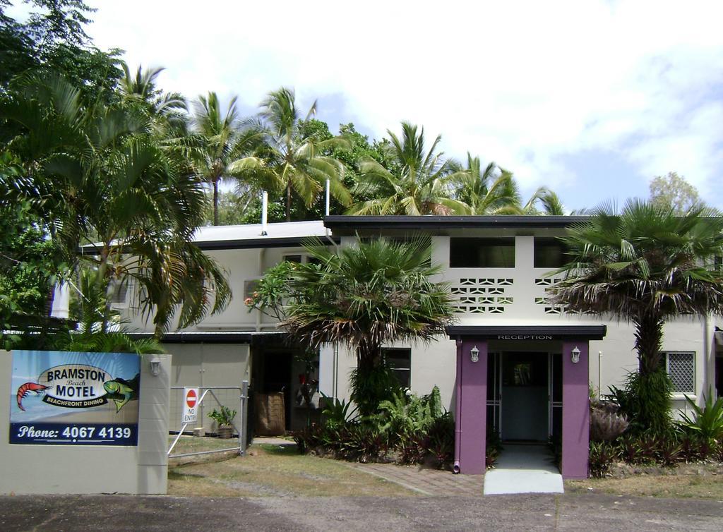 Bramston Beach Motel エクステリア 写真