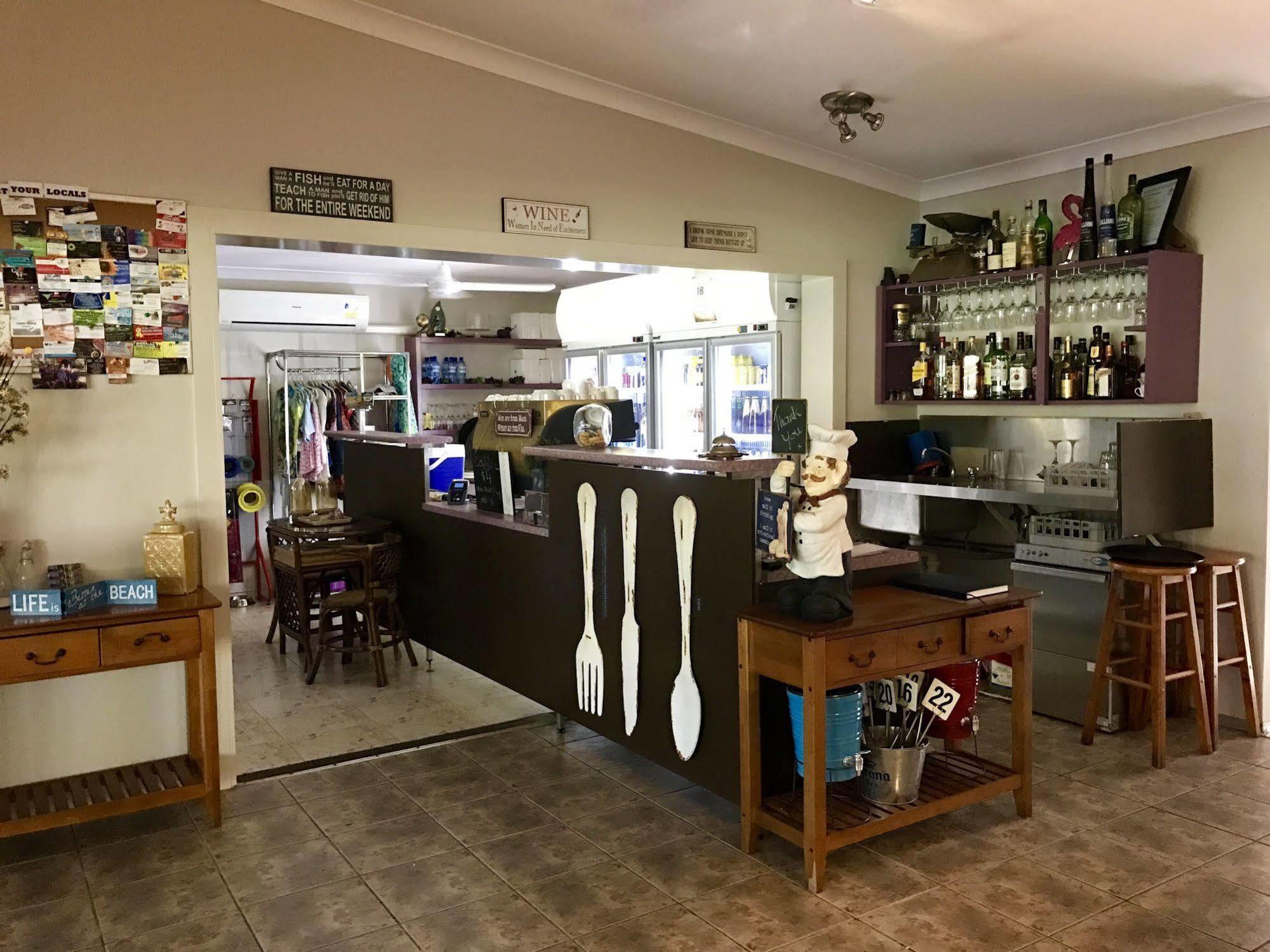 Bramston Beach Motel エクステリア 写真
