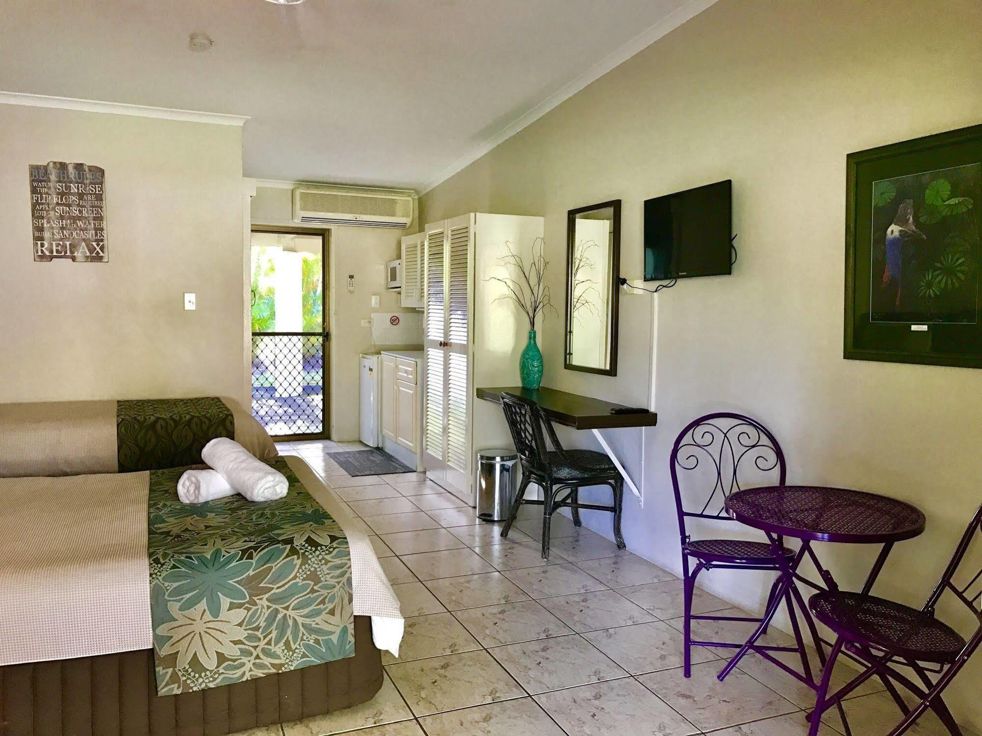 Bramston Beach Motel エクステリア 写真