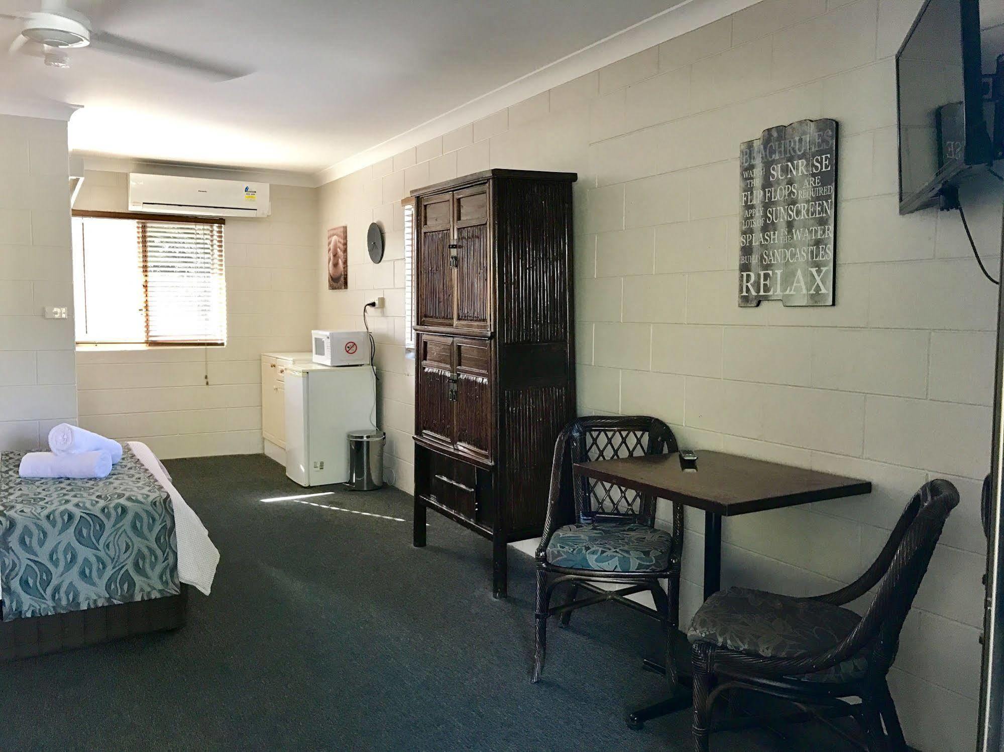 Bramston Beach Motel エクステリア 写真