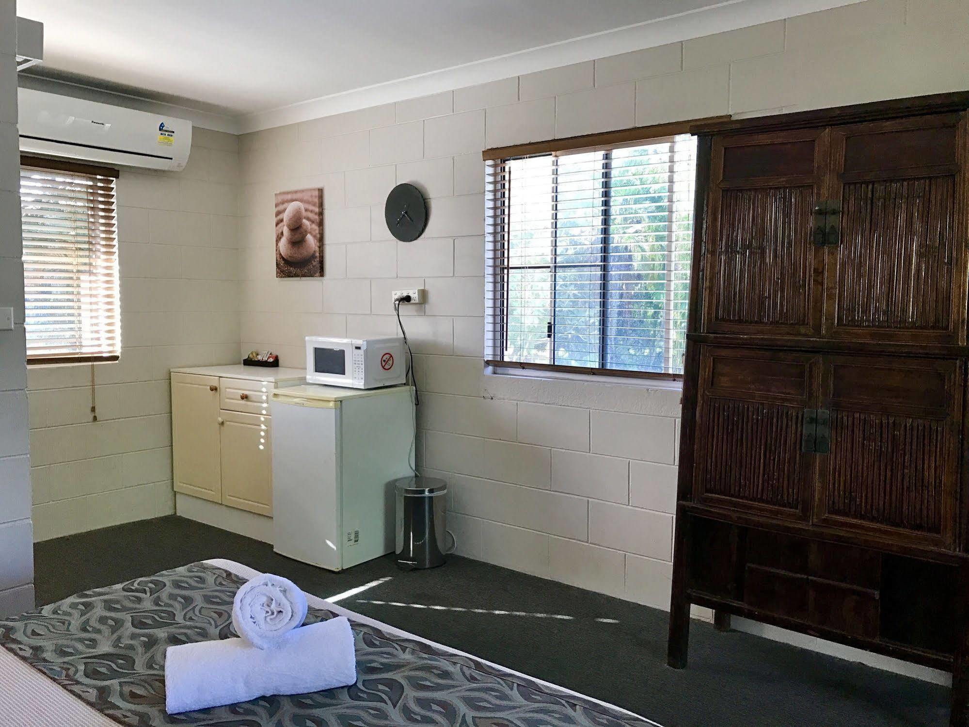 Bramston Beach Motel エクステリア 写真