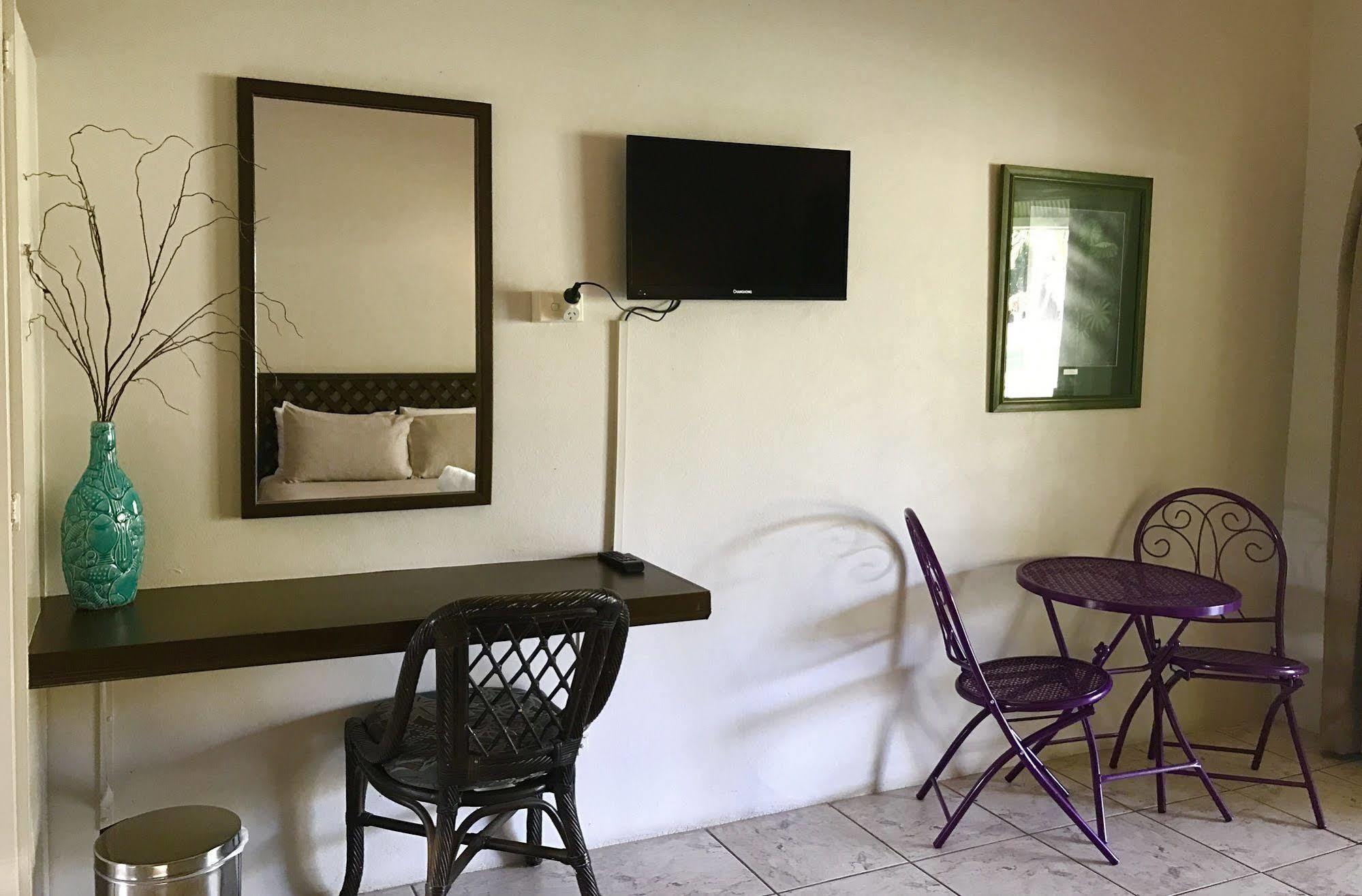 Bramston Beach Motel エクステリア 写真