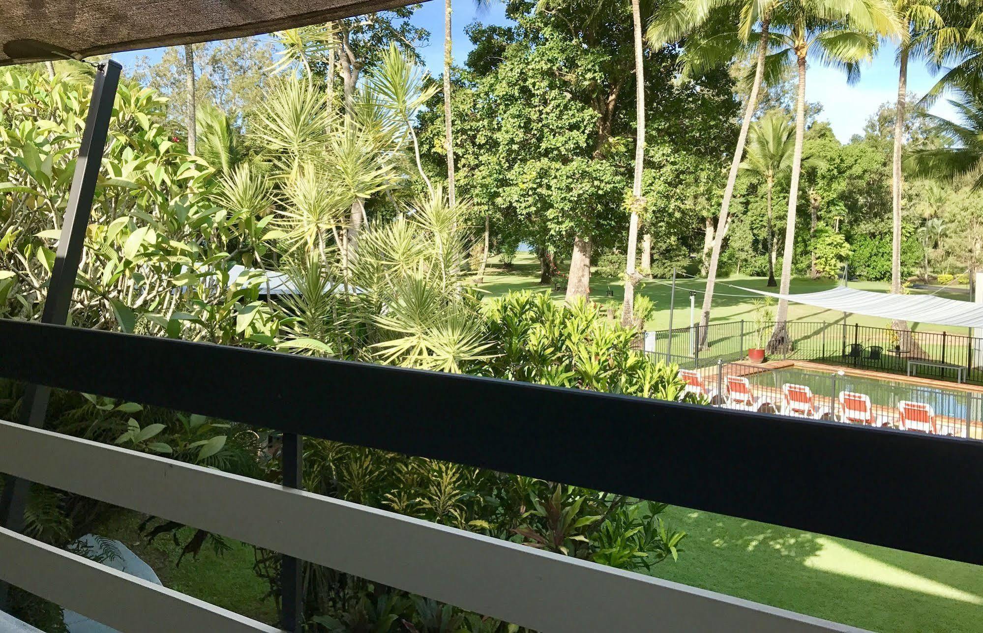 Bramston Beach Motel エクステリア 写真